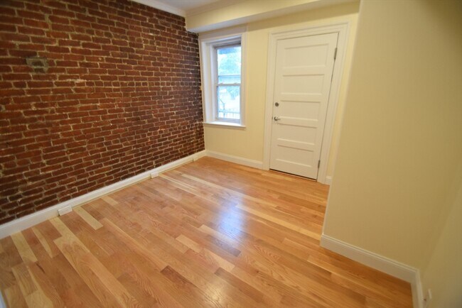 Foto del edificio - 1619 Beacon St