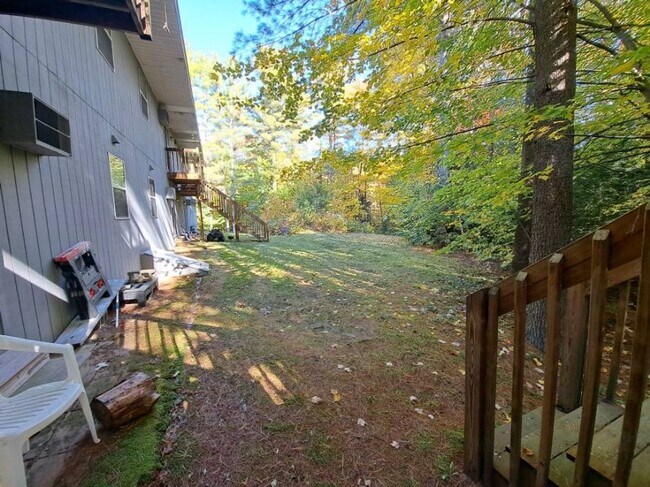 Foto del edificio - 64 Converseville Rd