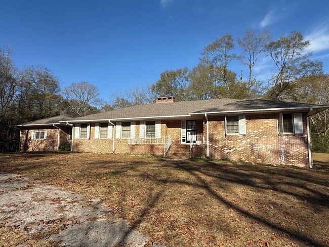 Building Photo - Pinson - Open Floor Plan with Large Living & Family Rooms 2 Bedrooms 2 Bath over 2500 sqft