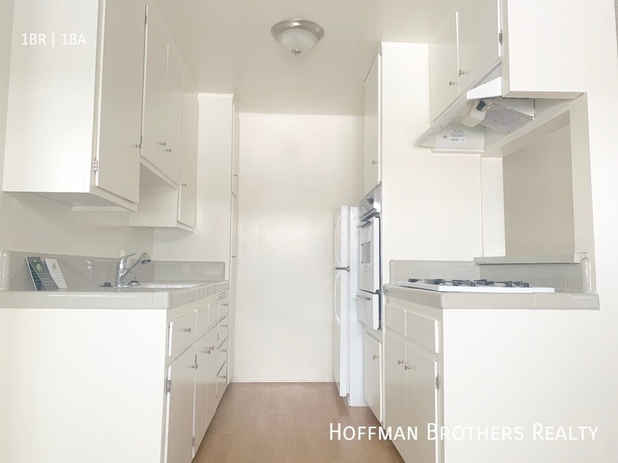Foto principal - 2309 S Bentley Ave
