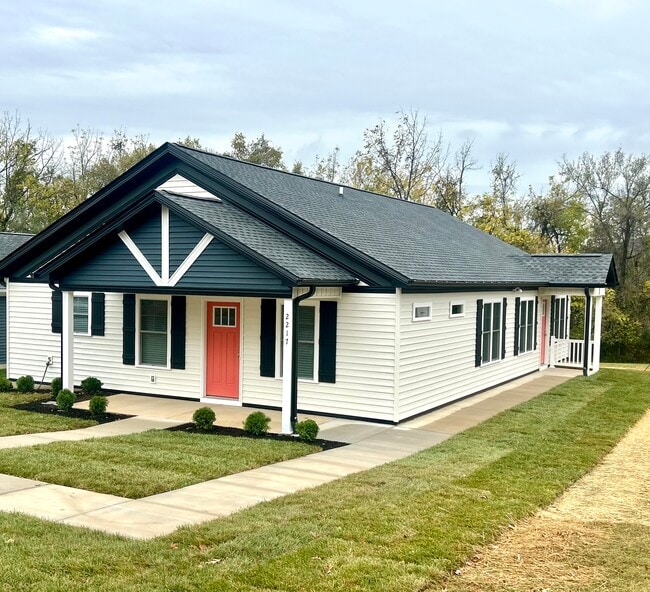 IMG_2058 - 2217 Kenwood Blvd SE