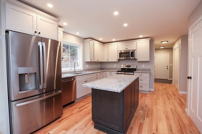 Foto del edificio - 231 Putnam Hill Rd