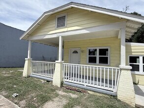 Building Photo - 1112 W Cervantes St