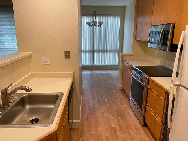Foto del edificio - Palo Alto Redwoods 2 bd 1 ba 2nd Floor, Qu...