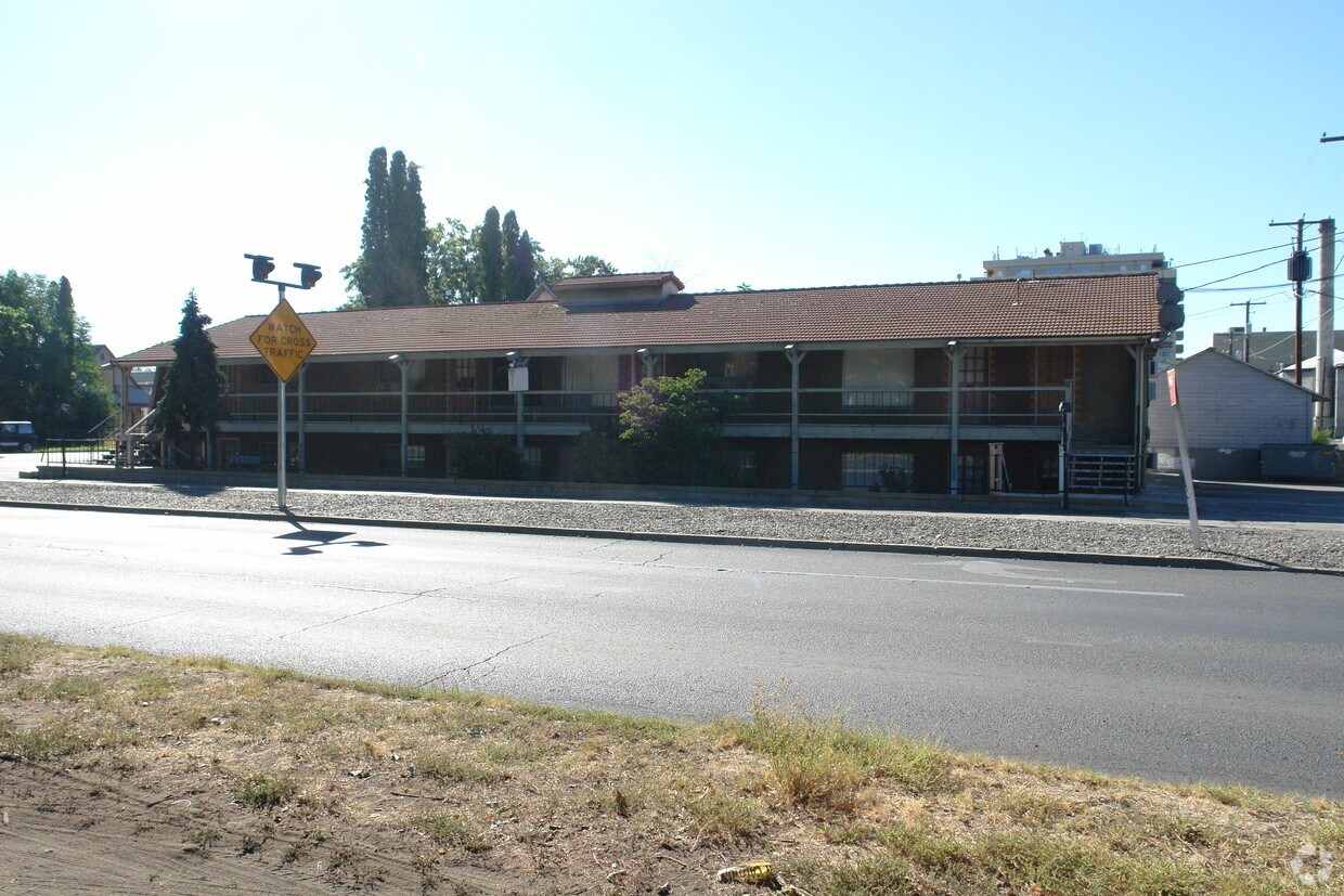 Building Photo - 116 N 6th St