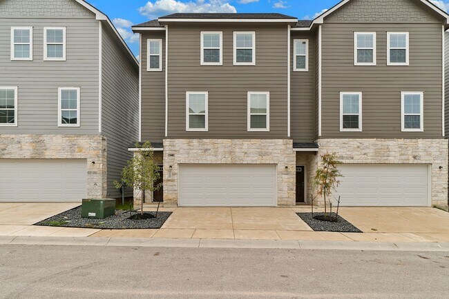 Building Photo - 3 Bedroom/3.5 Bath The Preserve At the Dom...