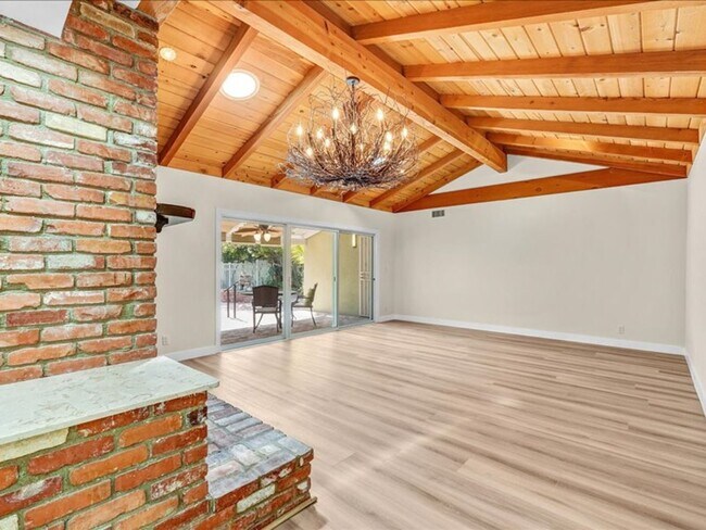 Foto del edificio - Welcome to this charming 3-bedroom, 2-bath...