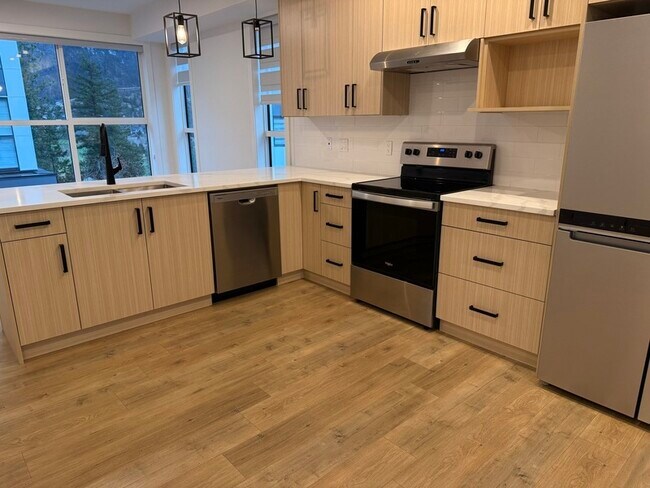 Building Photo - 1980 Upper Sundance Dr