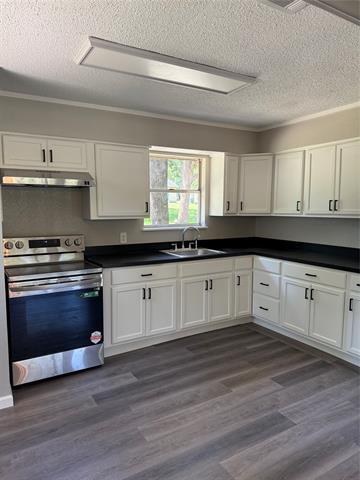 Building Photo - 405 Forest Ln