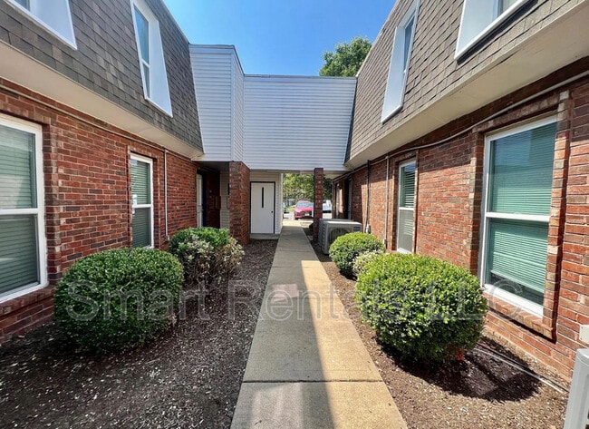 Building Photo - 9971 Chateau Roi Dr