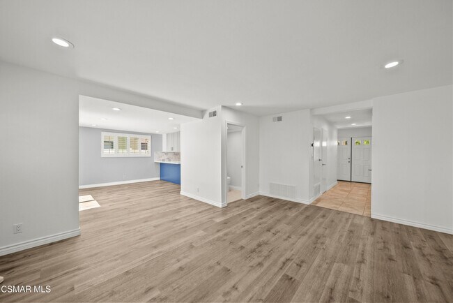 Foto del edificio - 736 Masterson Dr