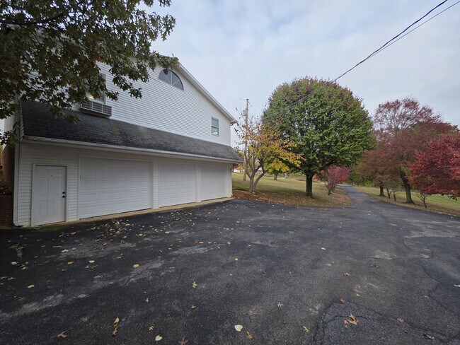 Foto del edificio - 105 Becky Dr