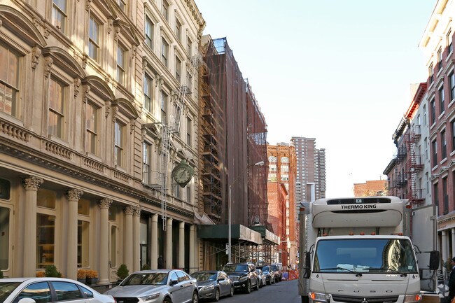 Building Photo - 148 Duane St