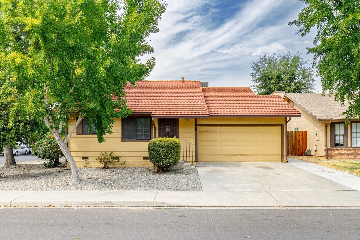 Primary Photo - 3 bed 2 bath home for RENT in Modesto by H...
