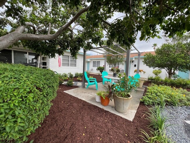 Building Photo - Fully Remodeled 1bed  1bath Apartment w/ Washer & Dryer