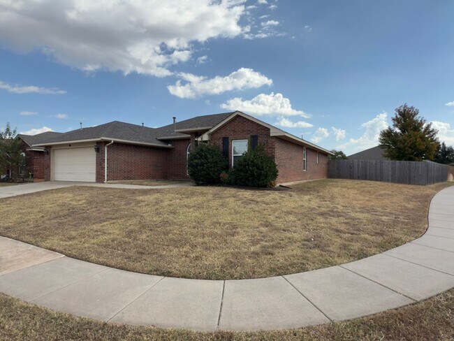 Foto del edificio - 4 BED! Cozy Home on Large CORNER Lot!