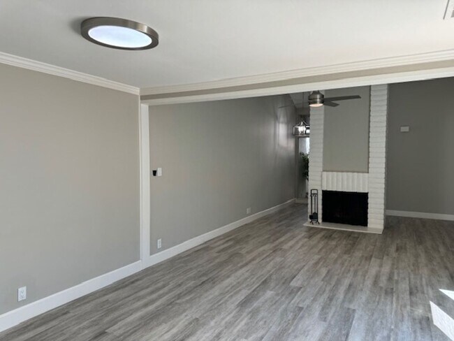 Building Photo - Beautiful 3 bedroom, single level townhome...