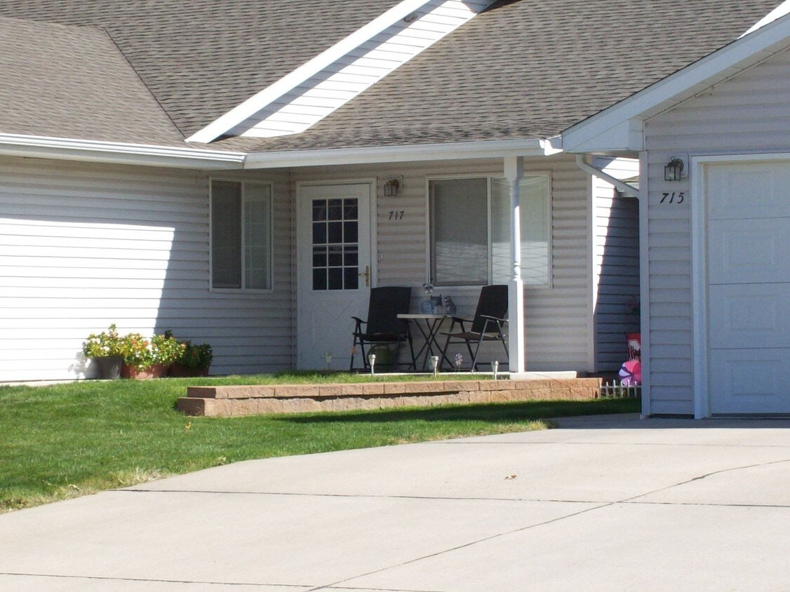 700 W 14th St, McCook, NE 69001 Townhome Rentals in McCook NE