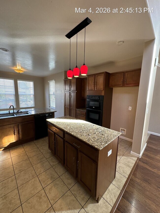 Foto del edificio - Gorgeous NW Visalia home located in Avalon gated community!  Available Now !!