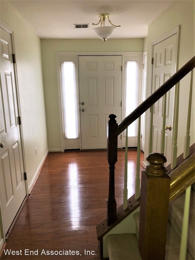 Building Photo - 3 br, 2.5 bath House - 134 Knollwood Dr