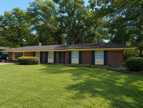 Building Photo - 3218 Meadow Forest Dr
