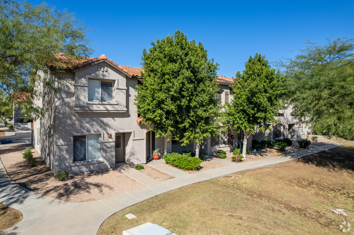 Primary Photo - Heather Glen Condominiums