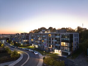 Building Photo - Bellevue MTL