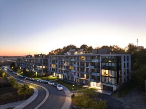 Building Photo - Bellevue MTL
