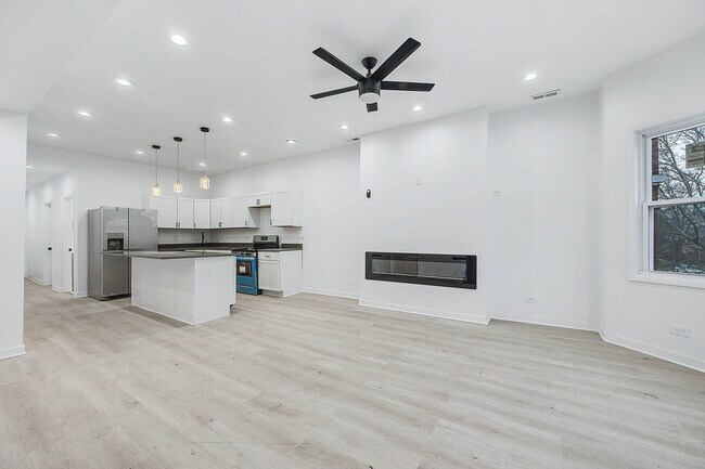 Building Photo - 629 N Lockwood Ave