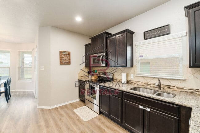 Foto del edificio - 9507 Shimla Drive