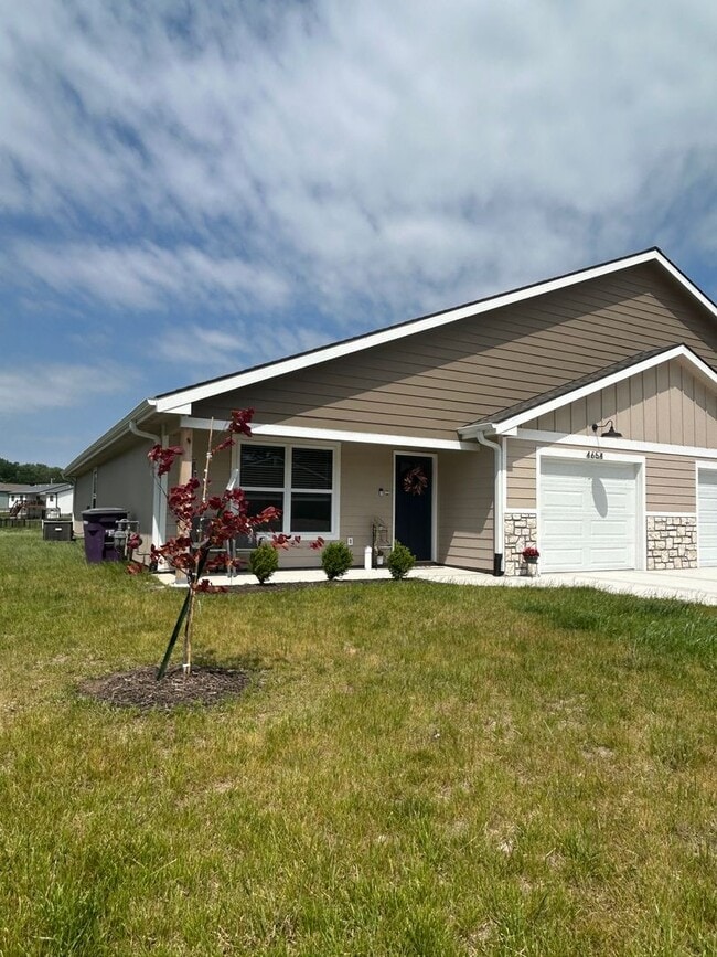 Building Photo - 4654 Pierce Dr