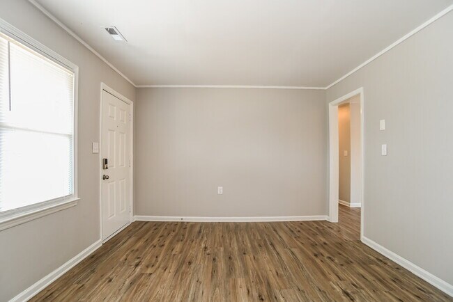 Foto del edificio - 6126 Castle Ct