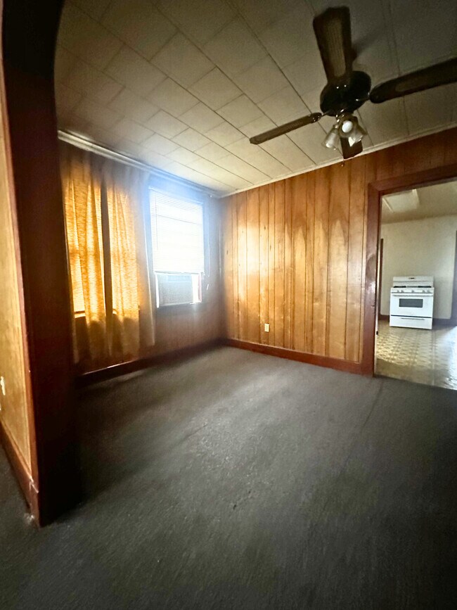 Building Photo - 505 E Coleman Ave