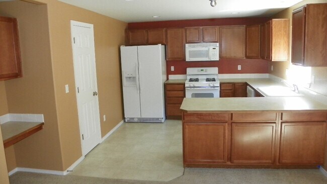 Foto del edificio - SW Bend House Near the Old Mill District, 4 Bdrms, 2.5 baths, A/C, Office/den, Dbl. Garage