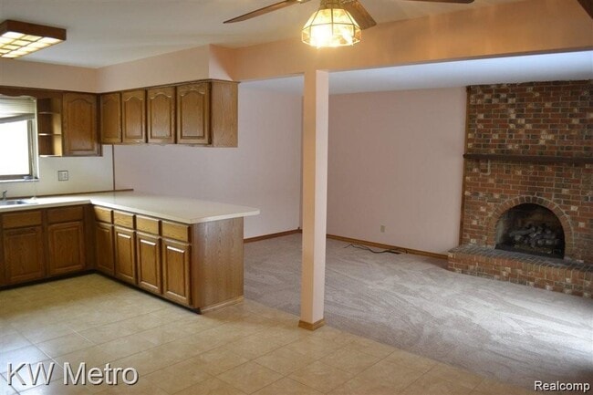 Building Photo - 1371 Peachtree Dr