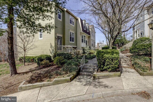 Building Photo - 35 Fendall Ave