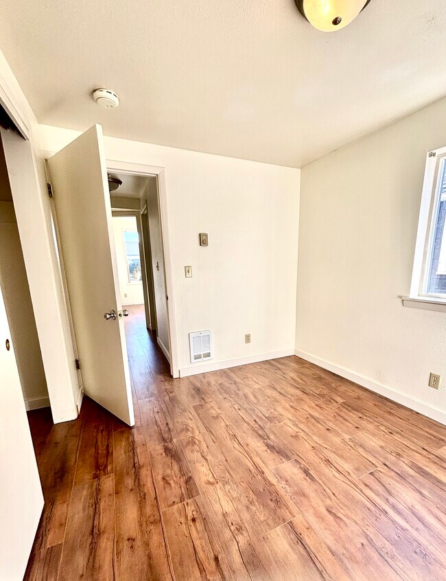 Foto del edificio - 1007 W Main St