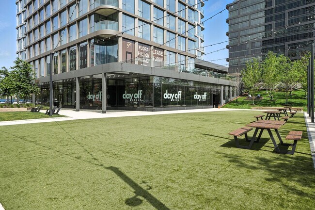 Foto del edificio - 1110 W Carroll Ave