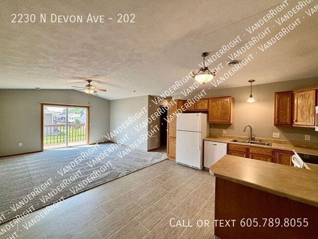 Foto del edificio - 2230 Devon Ave