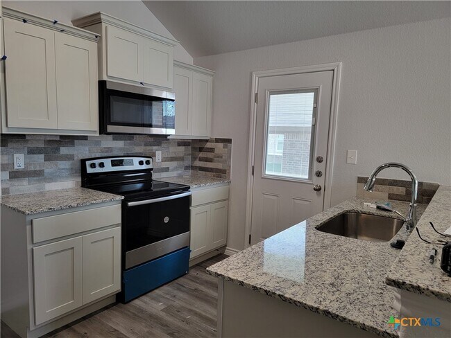 Foto del edificio - 122 Wind Ridge Dr