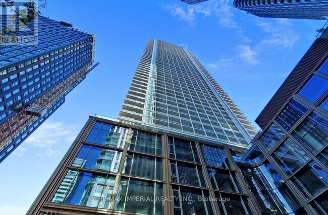 Building Photo - 88 Queen St E