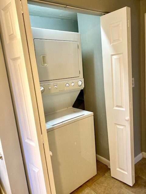 Laundry - 253 Lincoln Ave