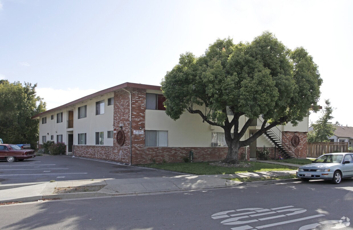 Primary Photo - The Westerner Apartments