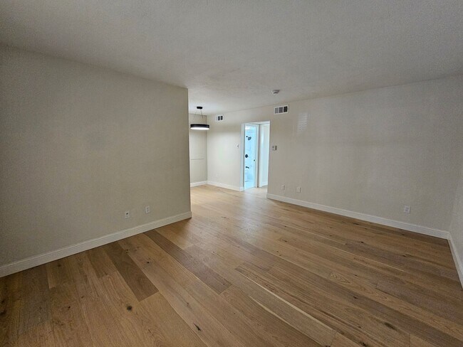Foto del edificio - Ready for immediate move in!