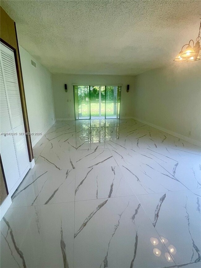 Foto del edificio - 403 Lakeview Dr