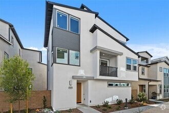 Building Photo - 145 Sora