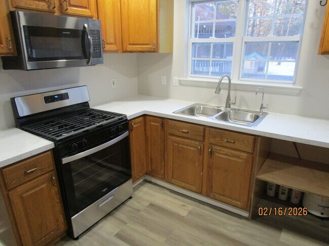 Foto del edificio - 465 Pfister Rd