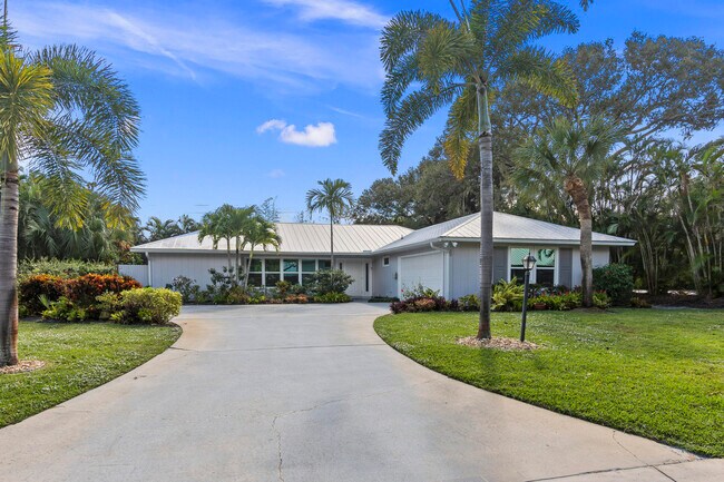 Building Photo - 7 Riverview Dr