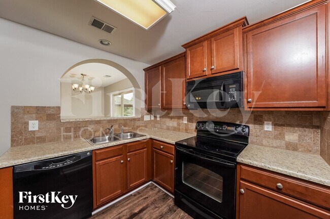 Foto del edificio - 145 Briar Ridge Ln