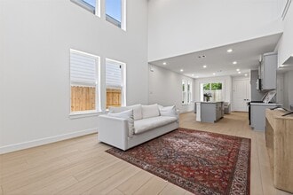 Building Photo - 702 Sonfield Dr